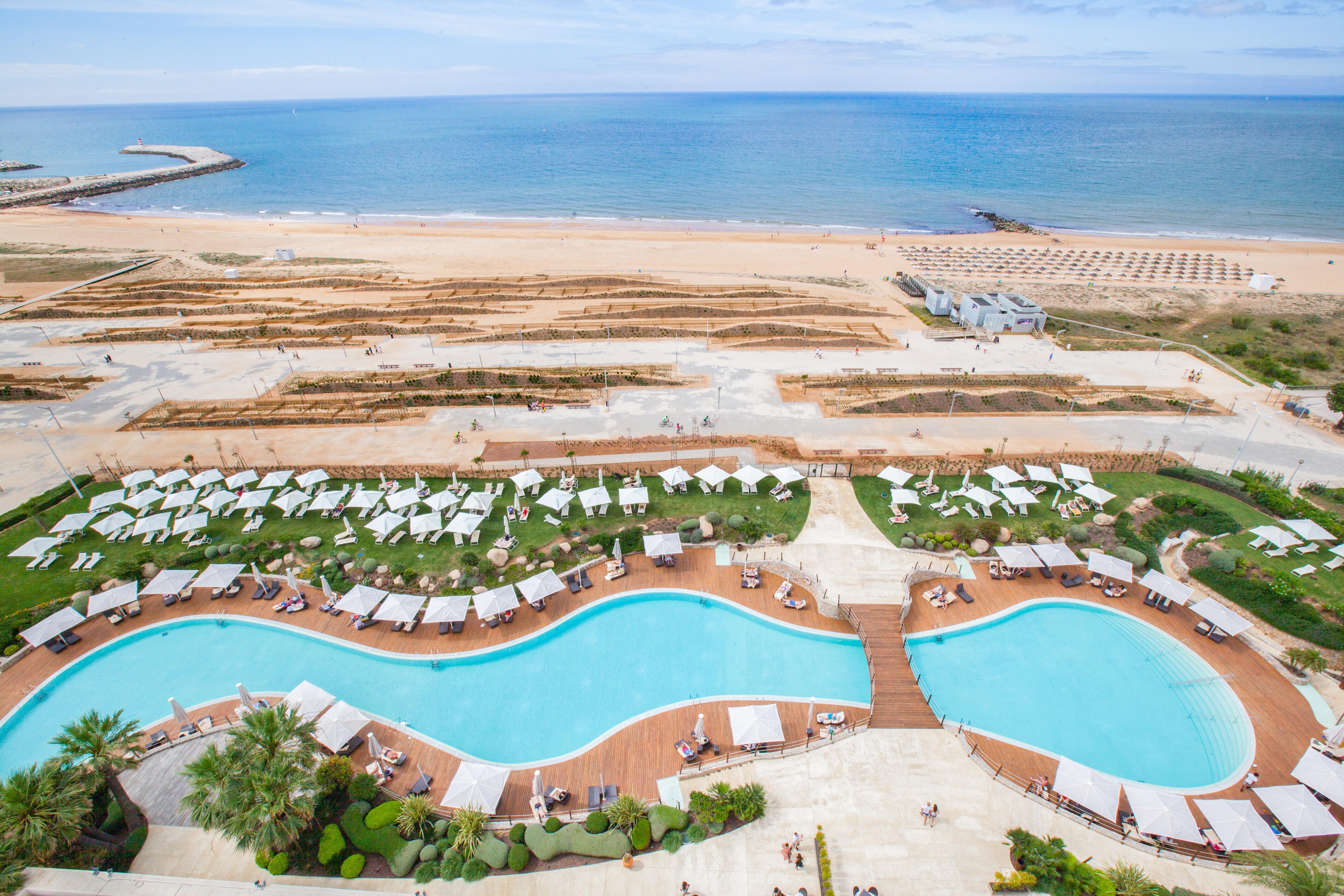 Crowne Plaza Vilamoura - Algarve By Ihg Kültér fotó The beach of the hotel